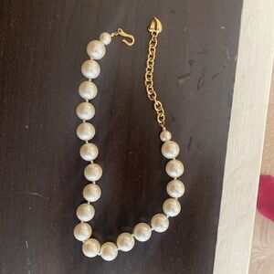 Short pearl necklace